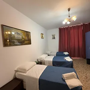 https://hostelroma.it-romehotels.com