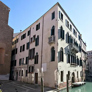 Ca' Foscolo Apart Otel